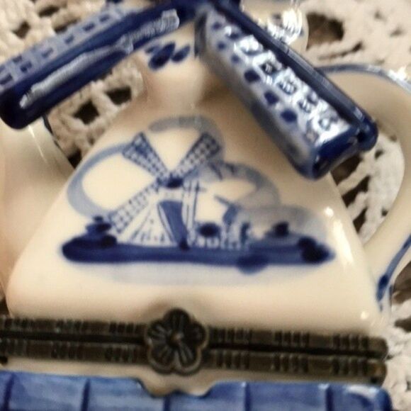 Windmill Blue & White Trinket Jewelry Gift Box - Picture 6 of 6